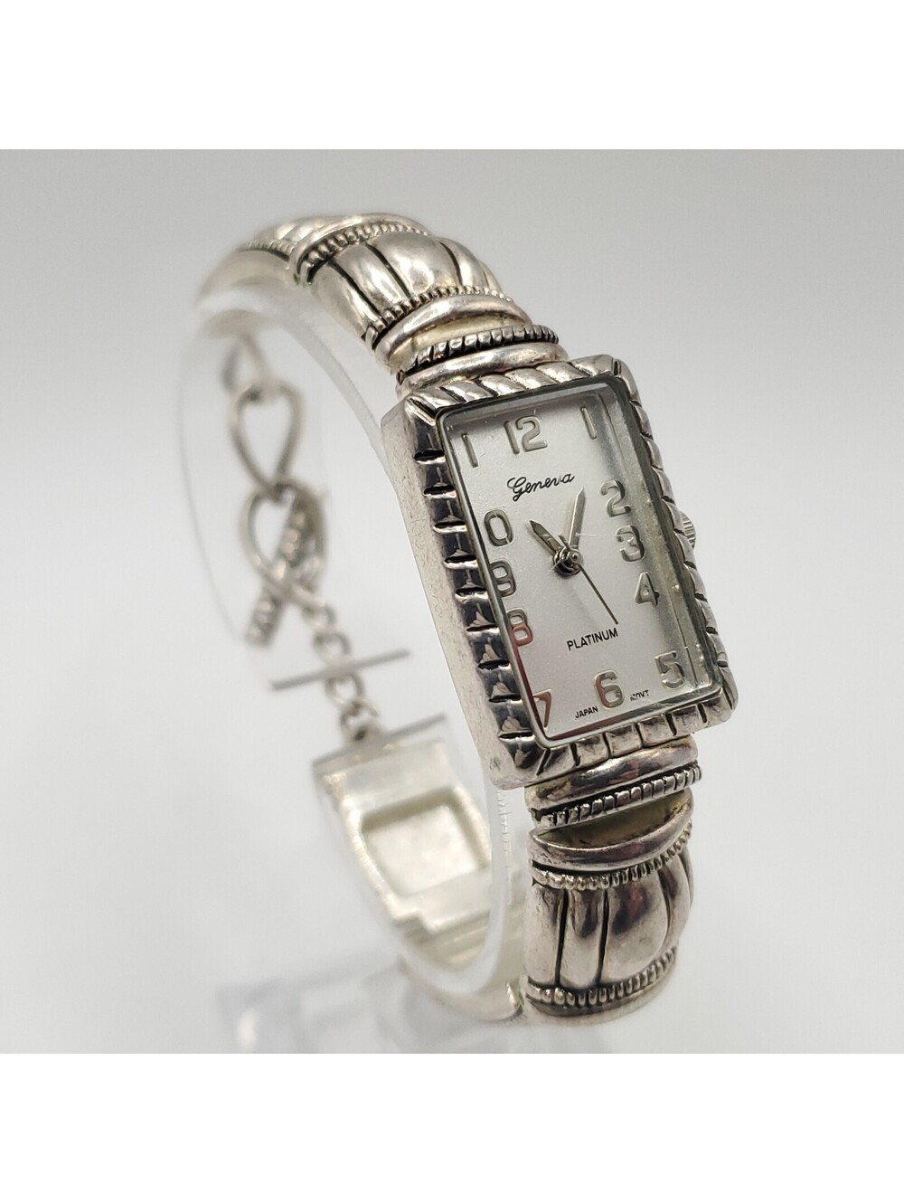 Geneva Platinum Silver Tone Quartz Toggle Band Womens Watch 19mm New Battery - Picture 1 of 16